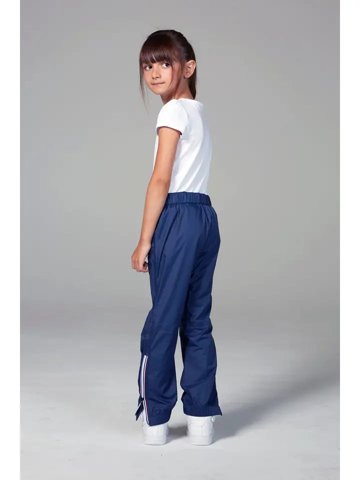 Child wearing the O8 navy rainproof pants, back view
